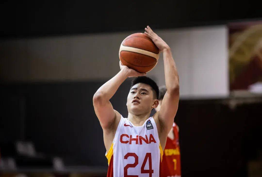 中国男子篮球联赛再度点燃激情，球迷热情高涨